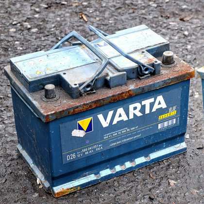 Как извлечь максимальную выгоду из свинцовых аккумуляторов: слив, разборка, реализация